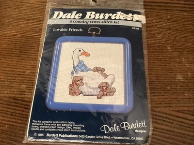 Kit de punto de cruz vintage Dale Burdett #CK157 ADORABLE FRIENDS con marco 1985 Foto 1 de 2