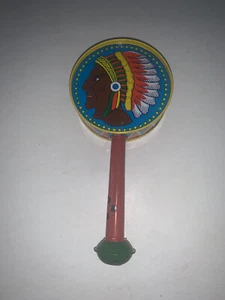 Vintage NOS Indianer Häuptling Blech Rassel Krachmacher Pfeife Japan - Bild 1 von 12