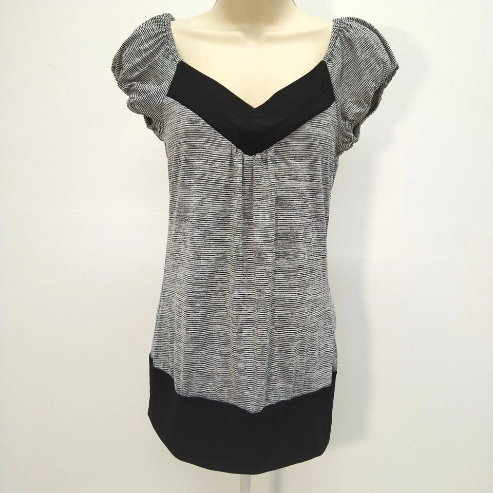 Trixxi Top Mujer Pequeño Blanco Negro Manga Corta Pullover Informal Damas Carrera  Foto 1 de 4