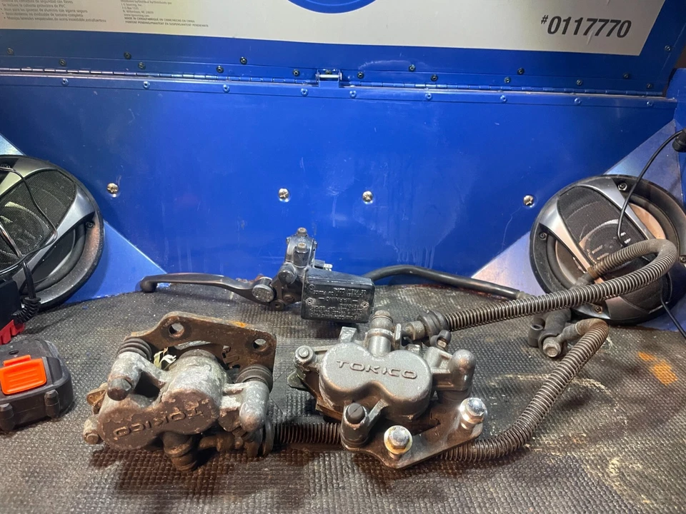 Conjunto de freno delantero OEM de 1999 Kawasaki Ninja ZX-11 ZX1100D - palanca, maestro Foto 1 de 2