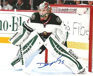 DARCY KUEMPER SIGNED 8X10 PHOTO MINNESOTA WILD AUTOGRAPH - Imagen 1 de 1