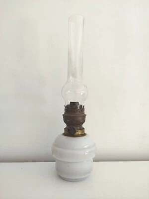 Matador Grande Lampe Pétrole Pied Cheminée Céramique Blanc Antique Huile Vintage - Photo 1/4
