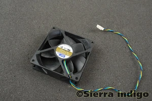 Fujitsu V26815-B116-V75 Esprimo E500 E700 E85+ Fan DS09225B12HP213 4-Pin 4-Wire - Picture 1 of 1