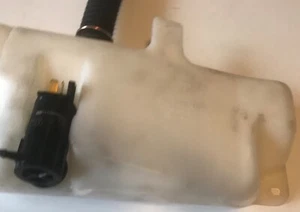 Mitsubishi 3000 GT / Stealth - Rear wiper tank/reservoir - Picture 1 of 2