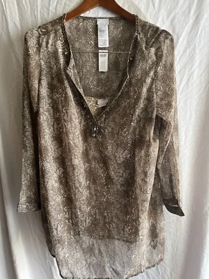 Chico's размер 2P или LP два изделия шифоновое бак и блузка змеиная кожа блестящий воротник новый - Изображение 1 из 4