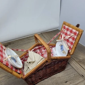 PETER RABBIT MINI-PICKNICK-SET MIT KORB. REUTTER PORZELLAN SELTEN - Bild 1 von 7