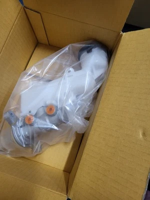 GENUINE NEW ISUZU D-MAX 2020 on BRAKE MASTER CYLINDER 8975043460 - Image 1 of 2