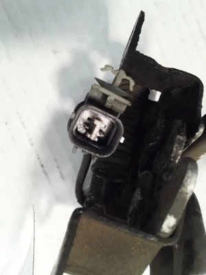 Honda Odyssey 2006, pestillo del capó OEM Foto 1 de 4