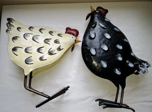 Set di due statuine di pollo in metallo - Foto 1 di 11