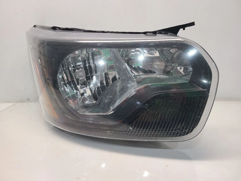 Faro derecho Ford Transit 350 2015-24 pasajero - halógeno con moldura negra Foto 1 de 4