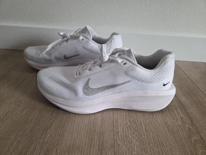 Nike Air Winflo 11 Glitter Swoosh White HQ3467-190 Women's Sizes - Picture 1 of 11