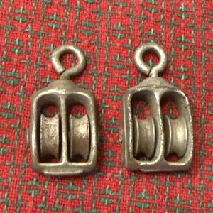 Vintage Small Cast Metal Double Pulley Mini Set Block and Tackle Rope Pully - Picture 1 of 7