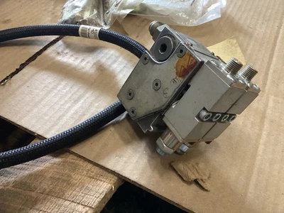 Aplicador clásico de pegamento Hot Melt Nordson 8502989 azul Foto 1 de 4