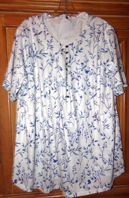 WOMENS SIZE 4XL FITS LIKE SIZE 1X WHITE BLUE FLORAL SHORT SLEEVE TUNIC TOP - Image 1 of 2