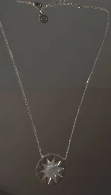 Collar House of Harlow 1960 Mini colgante Sunburst plateado 16-18" Foto 1 de 4