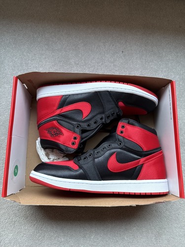 Air Jordan 1 High OG Satin Bred Rosso e Nero UK 9 Nuovo con scatola Senza coperchio