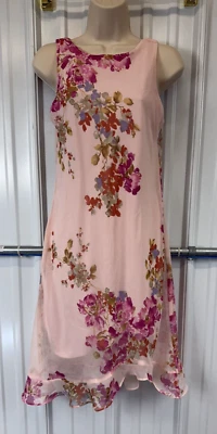 Vestido Alyn Paige 4 Rosa Y2k Midi Floral Romántico Transparente Coqueta Volantes Pastel Foto 1 de 4