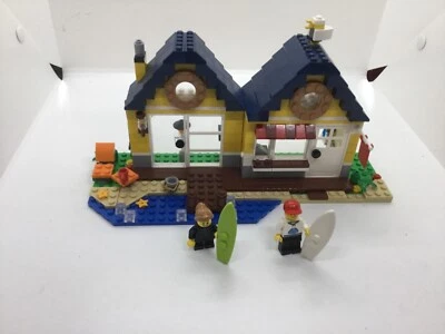Lego Creator 31035 Beach Hut With 2 Minifigures- COMPLETE  - Image 1 of 4