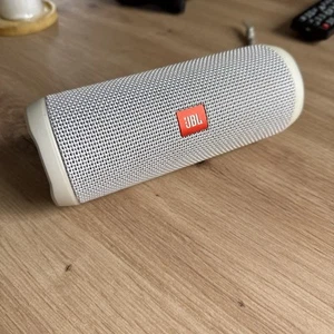 Jbl Flip 4 Weiß Akku Neu Bluetooth Lautsprecher Wasserfest - Bild 1 von 6