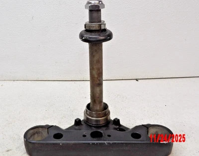 92-04 Suzuki Intruder VS 800 VS800GL 1994 abrazadera de horquilla triple árbol inferior Foto 1 de 4