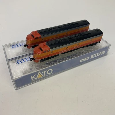 Kato 176-281/282 E8/9 -AA SOUTHERN PACIFIC DAYLIGHT - Image 1 of 4