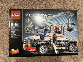 LEGO TECHNIC: Bucket Truck (8071) Box open, items sealed