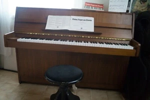 Klavier Kawai braun klassisch gebraucht - Bild 1 von 10