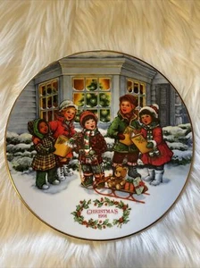 22K GOLD Trim Vintage Avon Christmas Plate 1991 Perfect Harmony Porcelain - Picture 1 of 4
