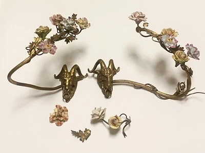 Brazos de araña de rama flores de porcelana cuernos cabeza de león de latón italiano vintage Foto 1 de 4