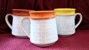 Vintage Japan Retro Steingut Kaffeetassen 2-farbig MCM 3er Set - Bild 1 von 6