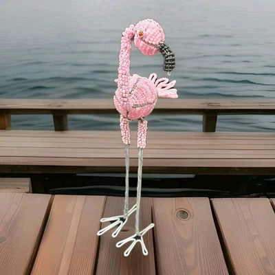 "Estatuilla de flamenco hecha a mano rosa con cuentas alambre arte popular escultura 12"" decoración costera" Foto 1 de 4