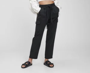 Pantalones GAP tiro alto plisados cargo lazo cintura 100 % algodón negro lavado talla 8 RT$80 - Imagen 1 de 7