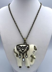 Avon NRT Elephant Pendant Necklace Lucite With Rhinestones 32”