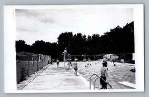 Carte postale photo réelle piscine terrain de camping Edgerton Wisconsin Hickory Hills RPPC années 1950 - Photo 1/2