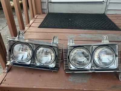 Cadillac Deville 1969, Fleetwood diestro, carcasa de faros LH, biseles y anillos de luz Foto 1 de 3