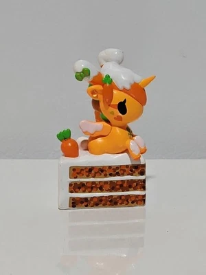 Boneco de vinil fofo Tokidoki Delicious Unicorno 14 cenouras bolo cenoura 3” novo - Imagem 1 de 2