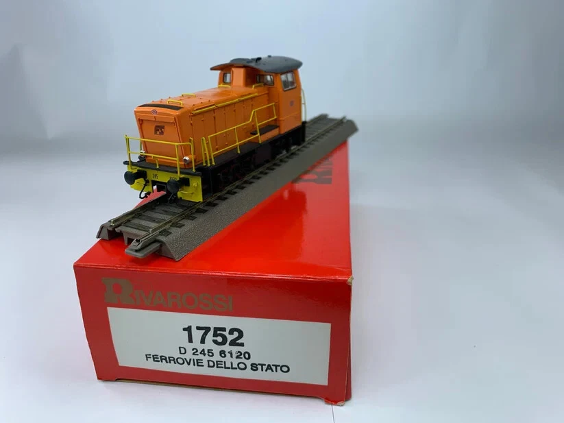 Rivarossi Italia 1752 245 6120 Orange Livery, FS Logo Front Inclined - Image 1 of 1