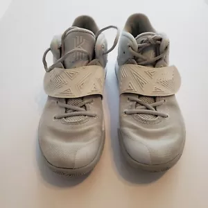 Nike Kyrie Flytrap 3 Basketball Shoes Mens Size 10 Pure Platinum Gray BQ3060-007 - Picture 1 of 13