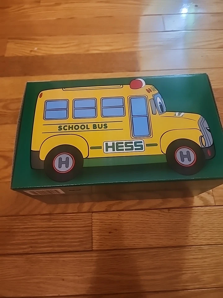 Hess Truck 2024 My Plush School Bus Luces LED Efectos de sonido - AGOTADO por HESS Foto 1 de 4