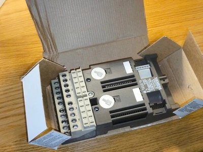 Modulo bus Siemens 6ES5 700-8FA11 SIMATIC S5 - Immagine 1 di 4