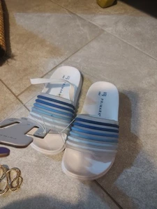 Primark Beach Slippers For Kids Size 11 - Picture 1 of 4