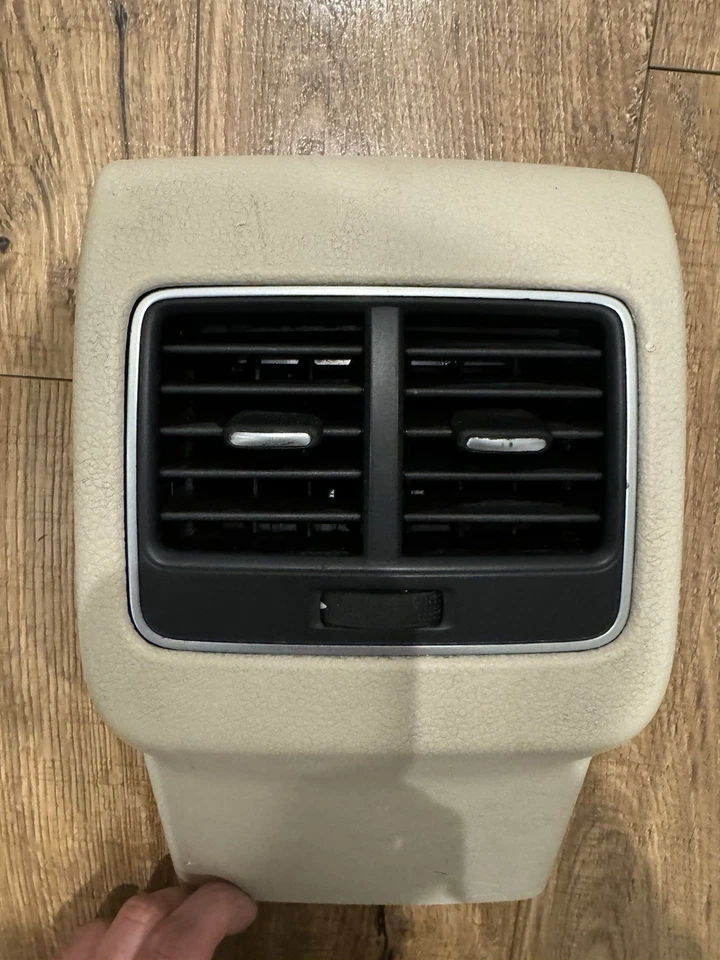 2012-15 Volkswagen Passat задняя центральная консоль отделка вентиляционная панель 561863289B желтовато-коричневый - Изображение 1 из 1