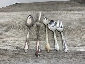 Vintage Silverware 1947 Rogers Bros IS Remembrance - As Pictured - Set of 5 - Picture 1 of 6