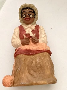 Vintage African American Woman Knitting. resin figurine.. 4 inch - Picture 1 of 5