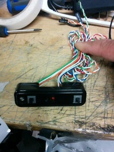 Disco duro vintage, LED de encendido, botón de encendido y reinicio con conectores de cable. - Imagen 1 de 8