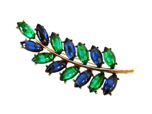 VINTAGE NAVY BLUE & EMERALD GREEN MARQUISE GLASS LEAF BROOCH - Picture 1 of 5
