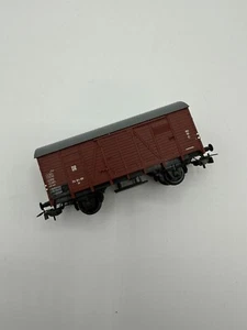 Piko H0 gedeckter Güterwagen in Braun (133) - Bild 1 von 4