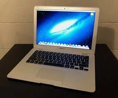 Apple MacBook Air 13" A1304 2009 1,86 GHz C2D/ 2 GB/ 128 GB SSD Foto 1 de 4