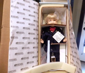 1998 US Postal Carrier USPS Vinyl Doll "Sandy" Linda Steele Collectible Concepts - Bild 1 von 13