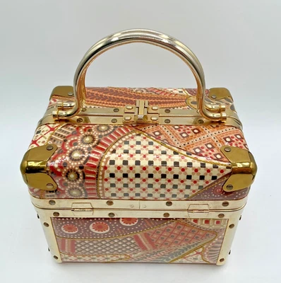 MCM 现代火车箱包绗缝乙烯基分体顶部手柄金色装饰 — 第 1/4 张图片